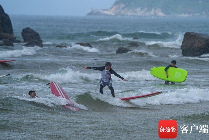 南阳英才学校火灾背后，农村网点撤并之痛：十来岁孩子适合寄宿吗