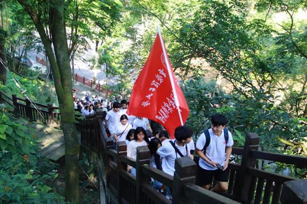 坚韧不拔 淡泊名利