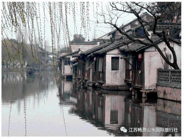 张婧仪雪地戴贝雷帽软萌俏皮 甜美如冬日初恋